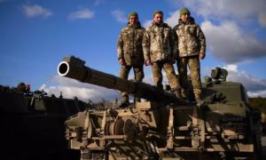 Ukraine tung video siêu tăng 'Kẻ thách thức' đè bẹp hàng rào phòng thủ 'răng...