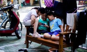 Trung Quốc muốn siết thời gian dùng điện thoại của trẻ em