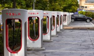 Tesla thừa nhận thấm đòn khó khăn, loạt hãng xe điện lo sợ