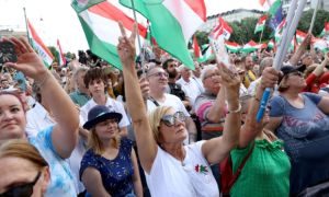 10.000 người biểu tình phản đối Thủ tướng Orban ở Hungary