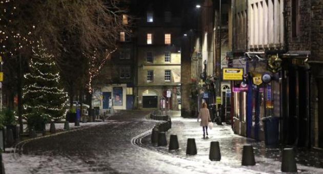 Năm mới ở Anh: Chuông đồng hồ Big Ben reo nhưng không ai ra đường