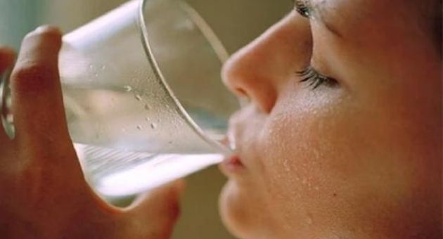 Đoán tuổi thọ thông qua việc uống nước: Nếu mỗi lần uống nước đều đối mặt với...