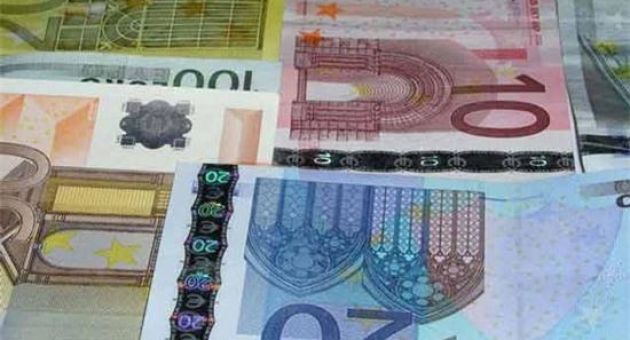 USD tăng bằng Euro: 15 năm có 1, điều đáng sợ phía trước