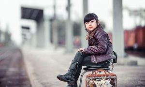 Bé gái hai mang dòng máu Việt - Đức “diễn” đẹp như người mẫu
