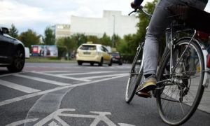 Köln: Thiếu niên bị ô-tô đâm, tài xế bỏ chạy