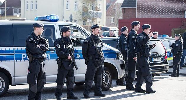 Duisburg: Cướp nhà Bank táo tợn ban ngày, bắt giữ con tin