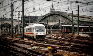 Bremen: Trẻ suýt bị điện cao thế giật vì nghịch dại