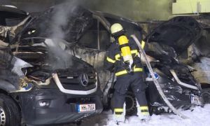 Hamburg: Hàng loạt ô-tô công vụ của Cảnh sát Đức bị đốt cháy