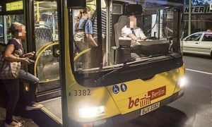 Berlin: Đi xe Bus không có vé và bị đuổi xuống xe, thanh niên tấn công tài xế