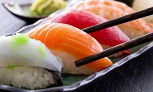 Nhiễm giun sán khi ăn sushi: Bác sĩ khuyến cáo những nguy cơ tiềm ẩn