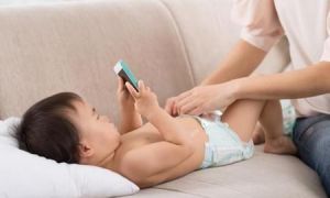 Những tác hại không thể ngờ khi để trẻ em sử dụng smartphone và máy tính bảng