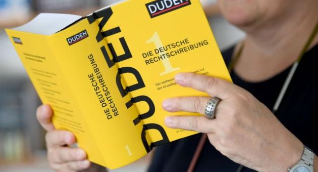 ‘Selfie’, ‘Fake News’ và ‘Tablet’ được thêm vào từ điển tiếng Đức