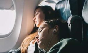 Bỏ túi ngay 9 bí quyết để ngủ ngon trên máy bay