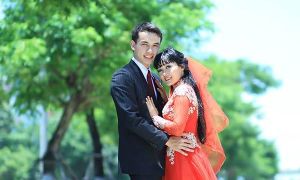 Cô gái Việt U30 quyết chờ chàng trai Tây đủ tuổi thành niên để lấy làm chồng 