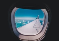 Vì sao phải kéo màn cửa sổ khi máy bay cất cánh và hạ cánh?