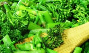 Cách chế biến rau xanh để lượng vitamin còn lại nhiều nhất