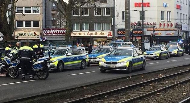 NÓNG: Cảnh sát Đức lại phong toả cả khu vực ở thành phố Köln vì bưu kiện khả...