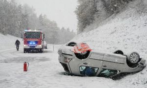 Bão tuyết trở lại càn quét nước Đức: Tai nạn liên hoàn, hàng trăm chuyến bay...