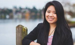 Cô gái gốc Việt tìm cách thu hẹp khoảng cách thế hệ ở Mỹ
