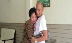 Tết đầu tiên bên mẹ của cậu bé gốc Việt sau 43 năm thất lạc
