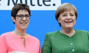 Nữ chính trị gia có biệt danh 'Mini Merkel' làm Tổng thư ký CDU