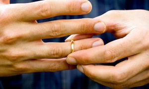 Có nên tiếp tục cuộc hôn nhân không tình yêu?