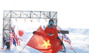 Người phụ nữ Việt chạy gần 10 giờ dưới trời -32 độ C ở Bắc Cực