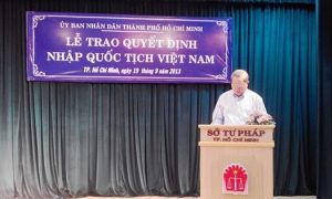 Việt kiều xin nhập quốc tịch Việt Nam