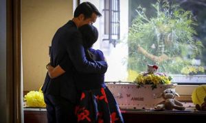 Tình yêu tuyệt vọng của cặp đôi Việt kiều biết trước sẽ ‘mất con ngay lúc ra...