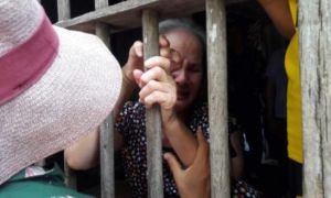 Vụ lật xe tải chở hàng chục công nhân Việt ở Lào: Nước mắt nơi quê nghèo