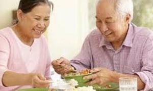 Người già nên ăn như thế nào để giữ sức khỏe
