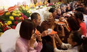 Xúc động lễ “Vu Lan báo hiếu” của cộng đồng người Việt tại Séc