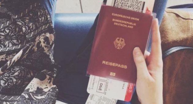 Chia sẻ hình ảnh vé máy bay lên mạng xã hội - thói quen nguy hiểm khôn lường