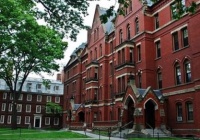 “Harvard là nơi người ta đeo lên mình những khuôn mặt giả tạo chính đáng”