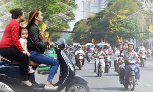 Nghịch lý chuyện người Việt đi xe: Coi trọng cái đẹp hơn sự an toàn của chính...