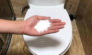 1 nắm muối trắng có thể đánh bay rất nhiều vết bẩn cứng đầu trong phòng tắm,...