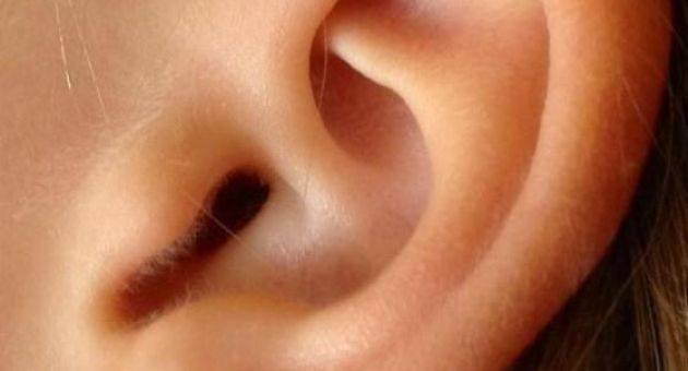 Vì sao trên vành tai có 1 lỗ nhỏ, các bác sỹ nói gì về nó?