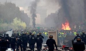 Pháp cân nhắc ban bố tình trạng khẩn cấp vì bạo loạn tồi tệ nhất 5 thập kỷ