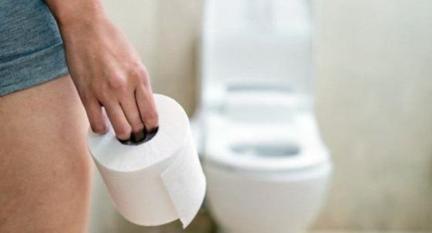 Sai lầm phổ biến trong tư thế đi vệ sinh có thể gây bệnh