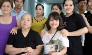 Cô gái Pháp tìm thấy cha Việt thất lạc 25 năm nhờ một tấm ảnh