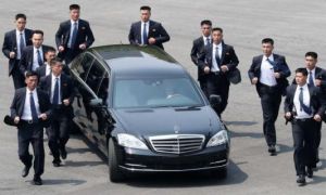 Hãng xe Đức ''không hiểu làm thế nào'' ông Kim Jong Un có hai siêu xe Mercedes