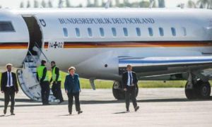 Máy bay của Thủ tướng Đức bị ô tô đâm ở sân bay