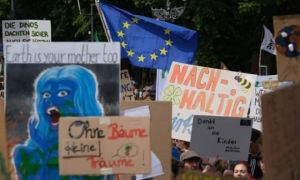 Hàng chục nghìn người tuần hành vì khí hậu tại Đức