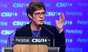 ‘Merkel phiên bản trẻ’ trở thành bộ trưởng quốc phòng Đức