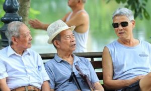 Dân số Việt Nam bước vào giai đoạn rất già năm 2049