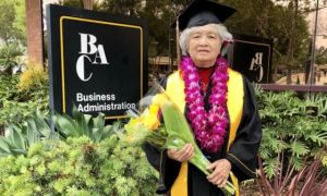 Little Saigon: Cụ bà gốc Việt 75 tuổi, qua Mỹ 11 năm, tốt nghiệp đại học
