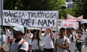 Chừng 100 người Việt ở Nhật Bản xuống đường phản đối TQ