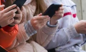 Đa số phụ huynh ở Đức ủng hộ cấm điện thoại di động trong trường học