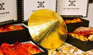 NKT Việt đầu tiên có nón lá dát vàng 9999 trên sàn diễn tại Australia