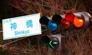 Lý do đèn giao thông ở Nhật Bản có màu xanh dương